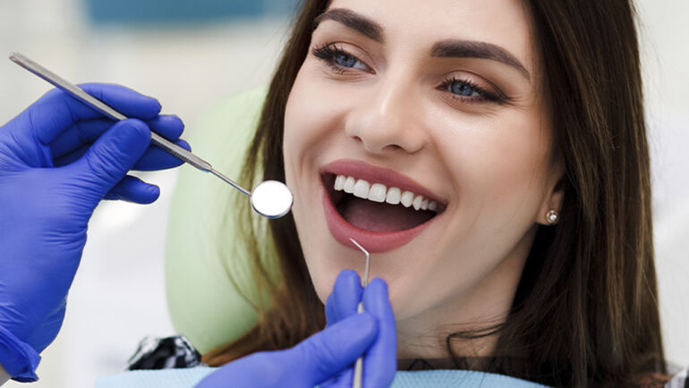Consultas odontológicas regulares garantem um sorriso mais saudável